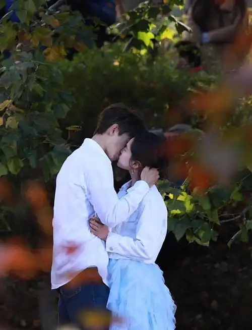 陈飞宇张婧仪吻戏路透,这氛围感绝了!