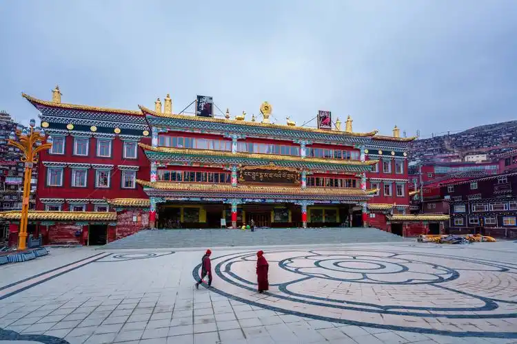 世界最大佛学院,色达五明佛学院