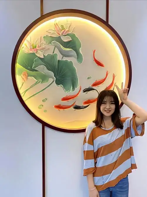 95后壁画师张丽佳刮腻子吸粉千万逆袭人生