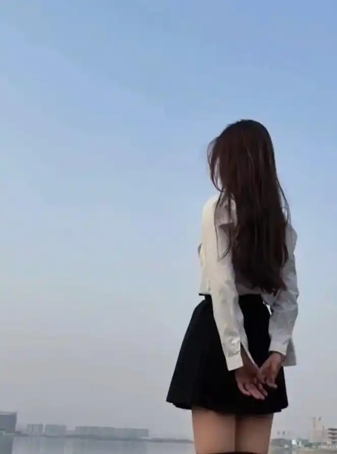 只要你回头 我一直都在原地等你#背影 #期待夏天 - 抖音