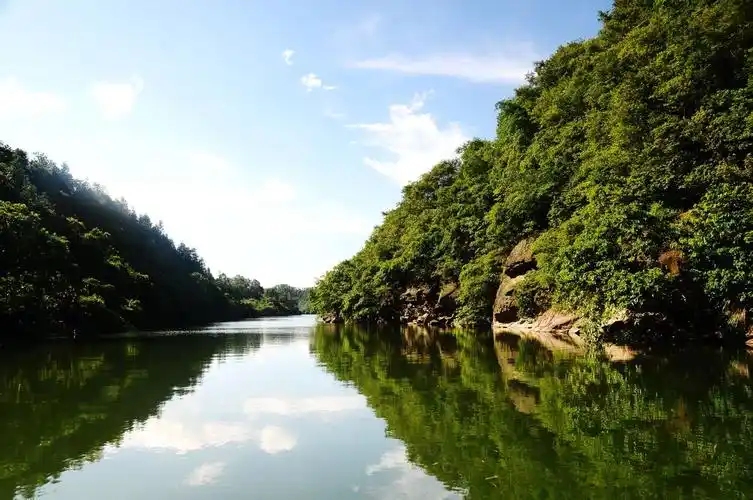 p>恩平万亩泉林度假区的特色是山湖温泉,养心胜地,建筑面积6000多