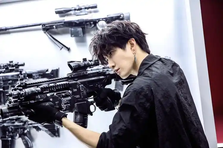 mike新单《love battle》火热上线 全能偶像唱歌演戏两不误 - 360娱乐