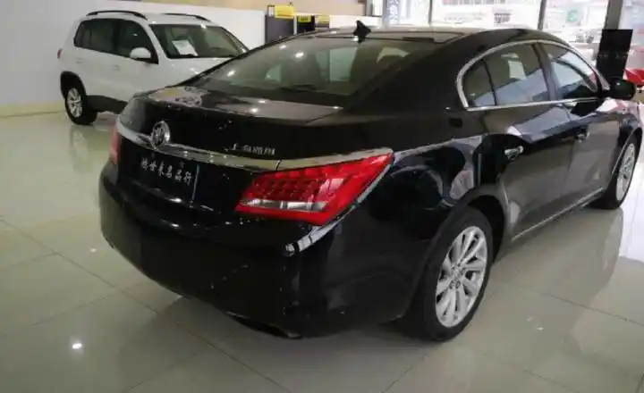 别克 君越 2.0t 精英技术型 黑色 手自一体