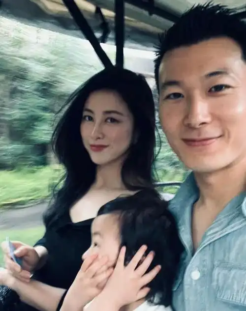 朱珠陪老公海南庆生高角度无滤镜生图简直太美了