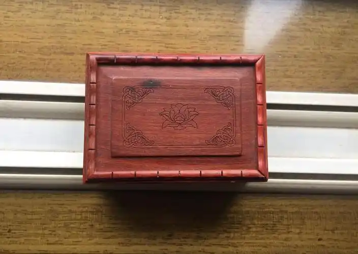 【红檀荷花小木盒】