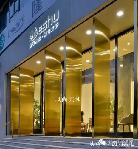 门头|金属质感的隔断,与黑色框玻璃,现代感的时尚碰撞门头|金属质感的