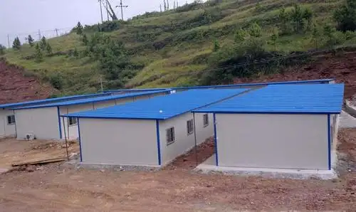 单坡彩钢板平房