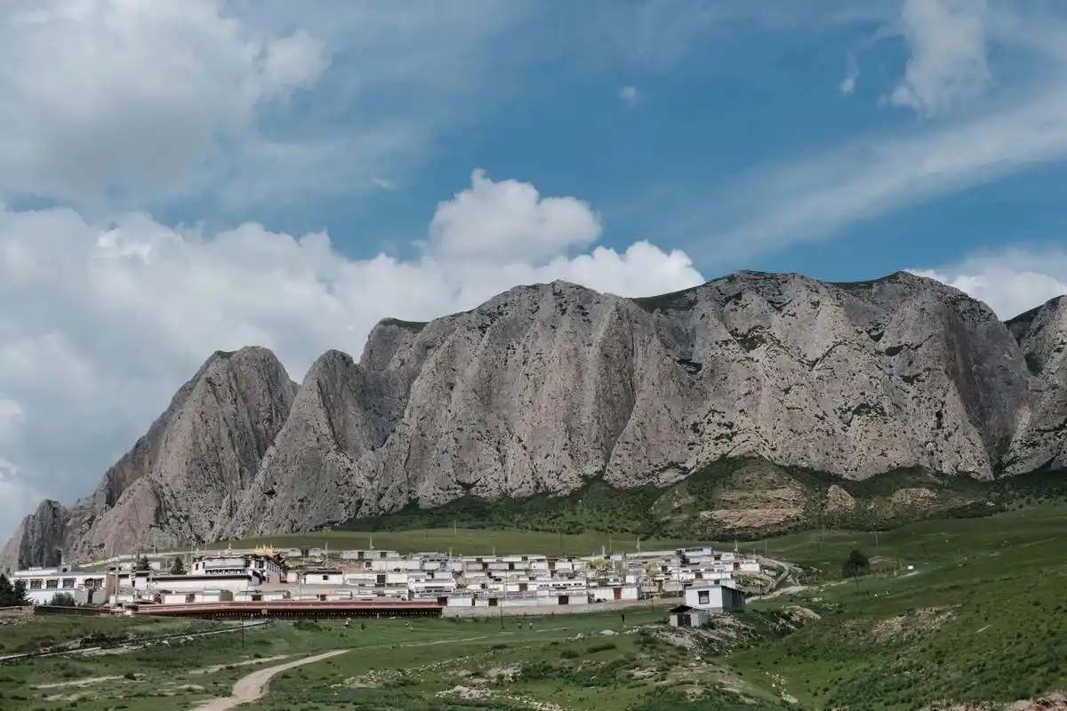 甘加秘境 白石崖|悬崖绝壁 遗世独立 这是我去之前查攻略感觉最混乱的