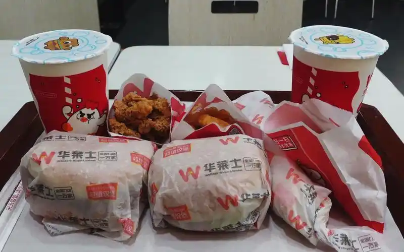 华莱士的"王炸套餐"减配了,29.9元剩这八件套,还值不值?