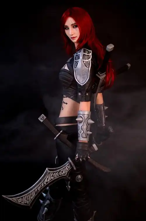 暗夜里的腥红秀发 白皙皮肤冰山美女cos卡特琳娜