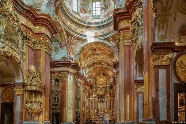 世界上最大的宫殿:法国凡尔赛宫的壮丽辉煌