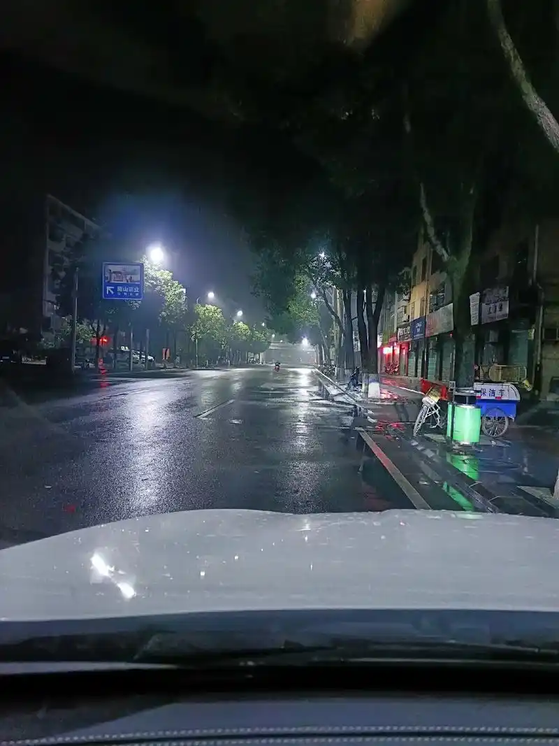 折腾了一个晚上,人总是见一面少一面.改天是哪天,下次又是哪次?