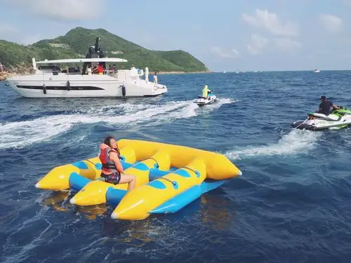 【游玩攻略:海上飞鱼】 飞鱼船是由高速快艇牵引行驶,速度是香蕉船的3