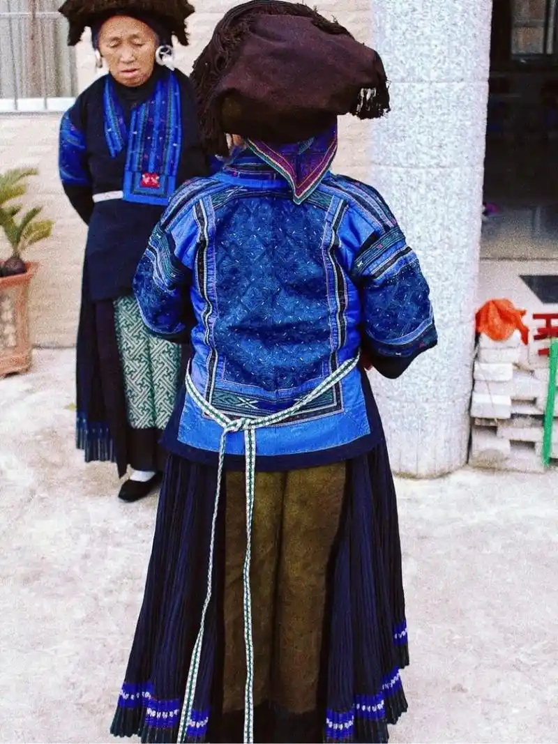 苗族·民族服饰 贵州镇宁"黑苗"传统民族盛装 图片中记录的苗族分支