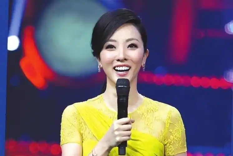 回顾李思思我这辈子正确的决定就是嫁给初恋并生了俩儿子