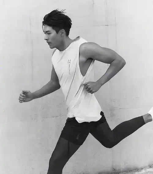 原创38岁玄彬变化真大满头大汗拍大片活力四射肌肉照曝光太时尚