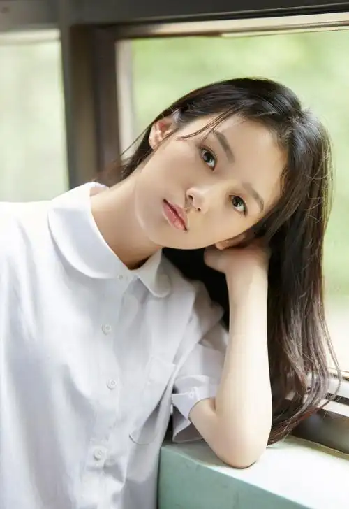 周也清秀学生装写真图片44