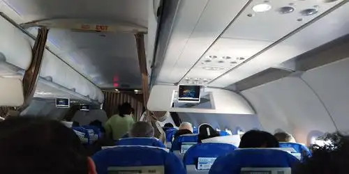 我们搭的是qw6215航班,属青岛航空公司,10:45时由南京飞往曼德勒.