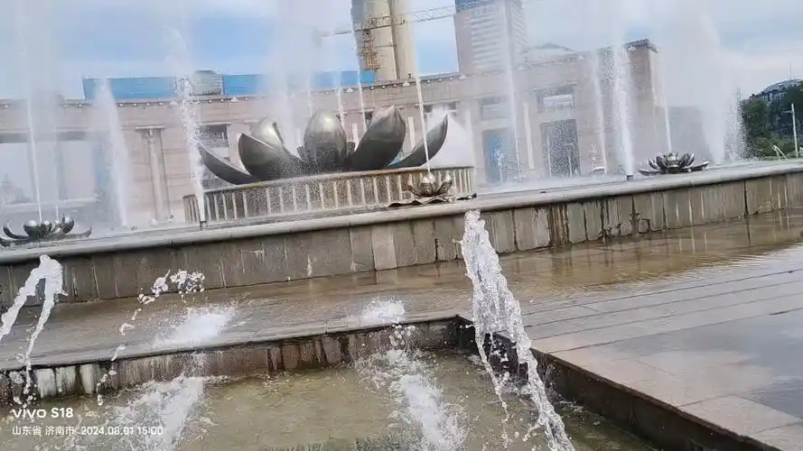 泉城广场音乐喷泉《相亲相爱》