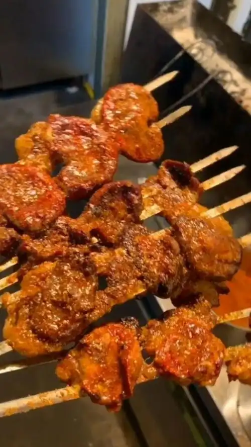 瞧这大腰子,诱人不?流口水不?可不是嘛,我一个人能整五串