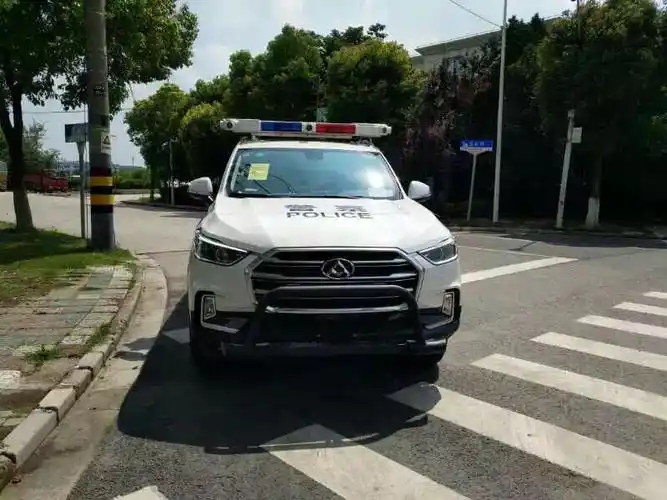 第一台上汽大通d90警用巡逻车正式亮相