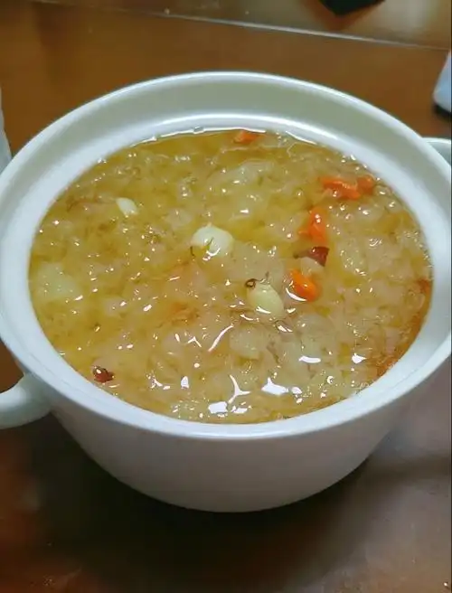 银耳莲子羹