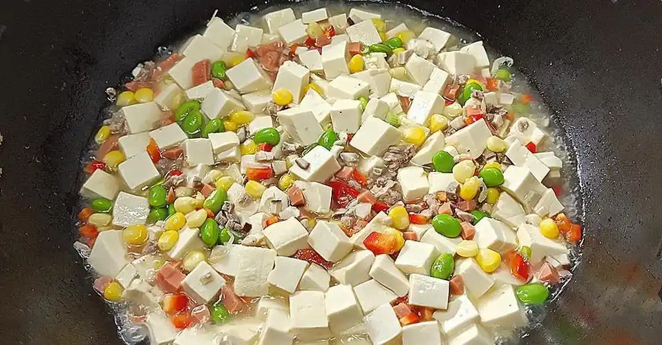 原创家常美味的什锦豆腐营养开胃解馋特适合老人孩子吃