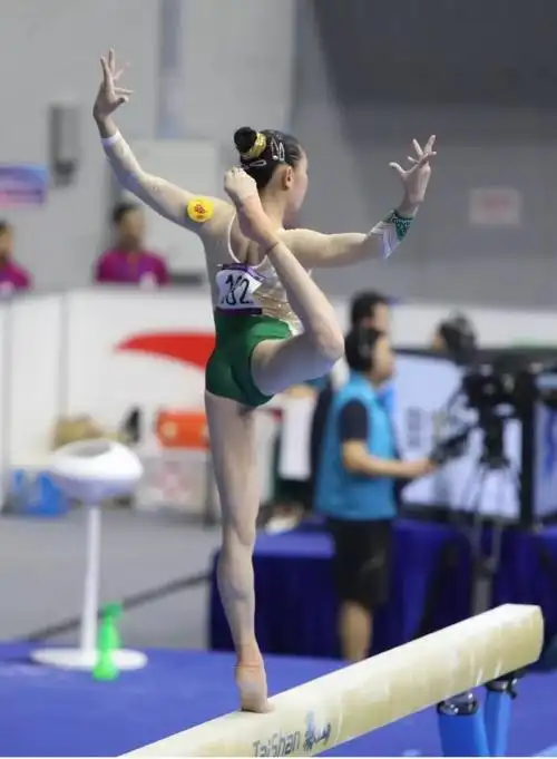 平衡木成套难度高,身体姿态优美,动作到位规范在接下来的2020东京奥运