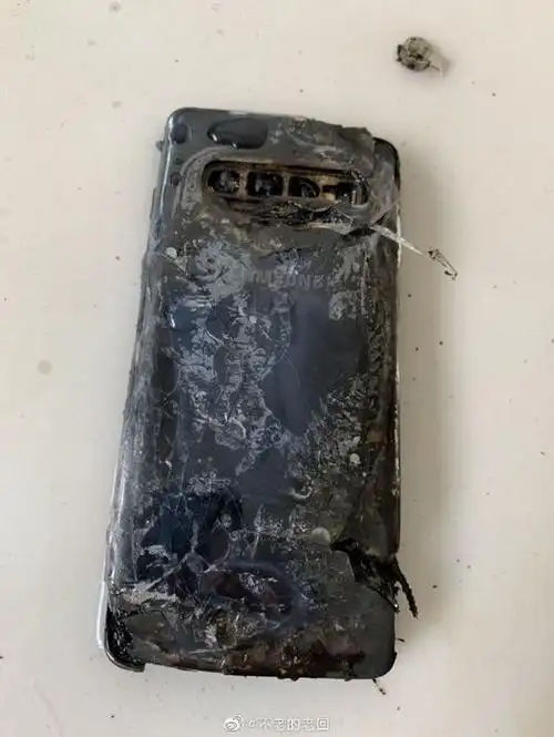 手机高清壁纸三星galaxys10国行版爆炸了烟气不停