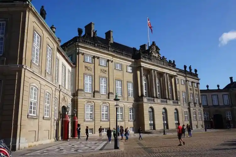 该宫殿由最著名的建筑师尼古拉·伊格维(nicolai eigtved)设计,并要为