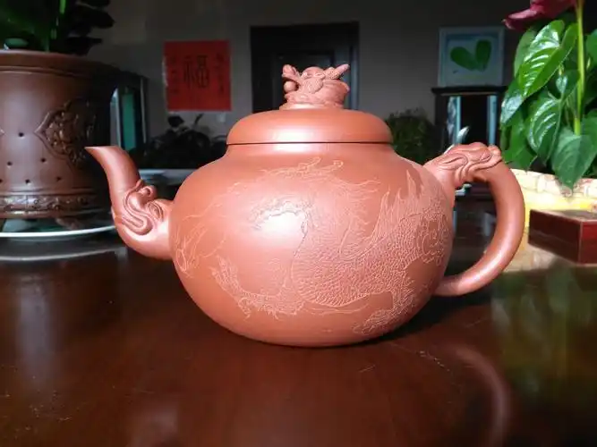 p>吴建荣,又名剑雄,中华国礼紫砂壶艺术大师,中国国礼特供艺术家.