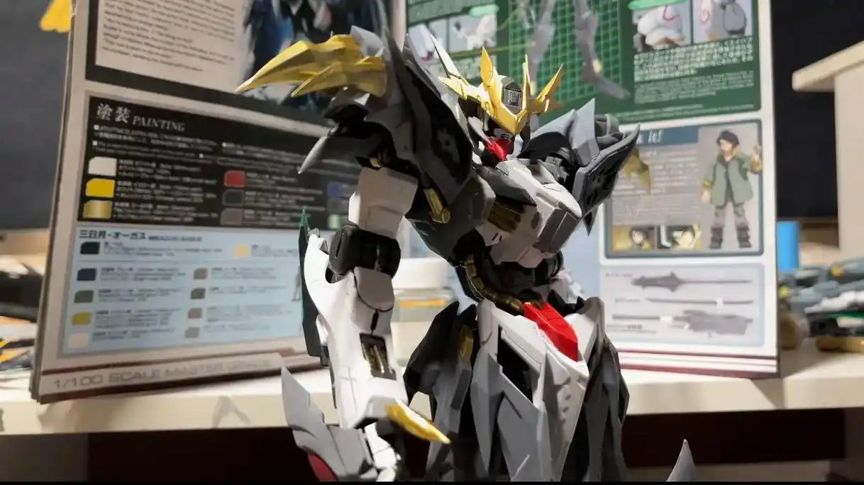 巴巴托斯 #龙王丸#高达模型制作 #笔涂 乱配的颜色很戳我 - 抖音