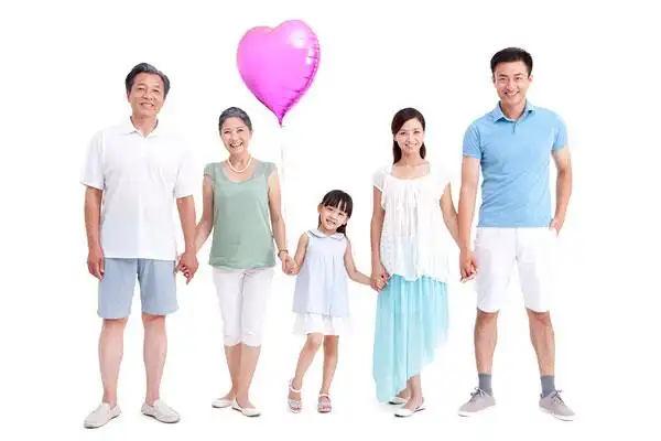 一家五口与心形气球