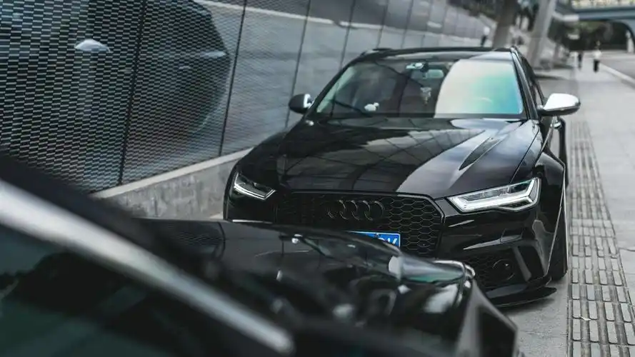 等待10个月只为变身"黑武士", 广州车友的奥迪a6旅行版比rs6还帅