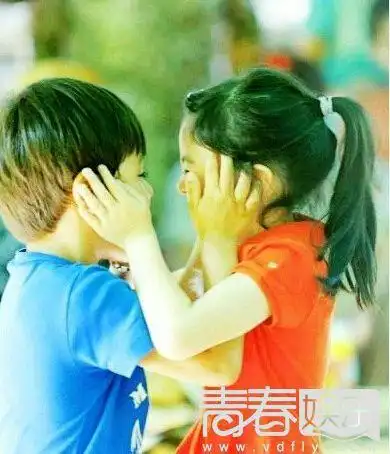 首页 明星 八卦 > 详细内容小学生恋爱上热搜已经不是什么稀奇的事了