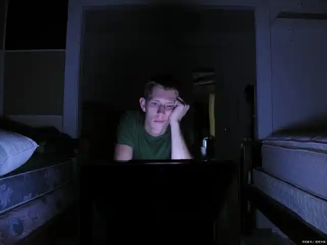 熬夜伤身又伤心!谁不知道,有没有办法减轻熬夜的危害?