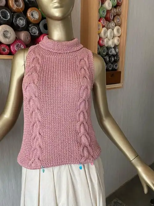 粉小贝 仿乐天款女士棒针麻花高领背心-编织教程-编织人生