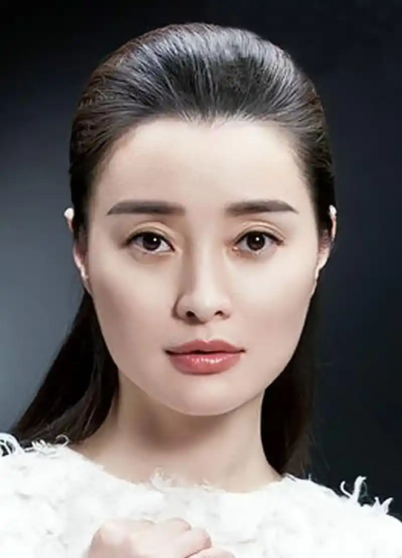 吴越年轻的时候也是气质优雅的美女一枚