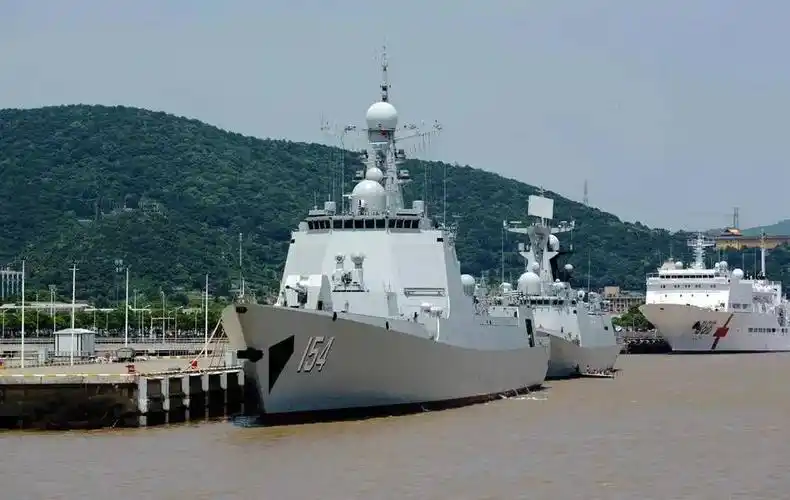 别具风情解放军052d厦门舰