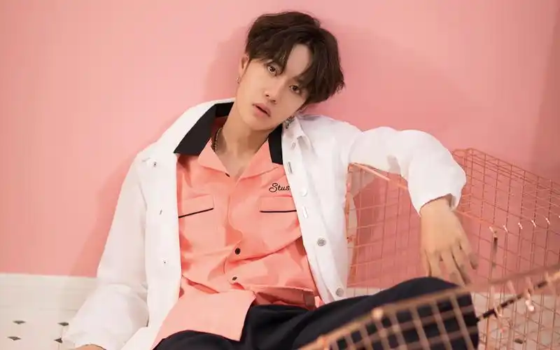 王一博经纪人否认恋情 拒绝被安排!