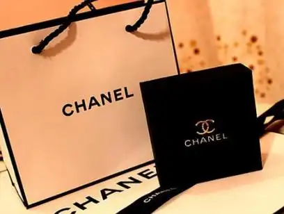 最新晒奢侈品高情商的短句晒奢侈品发朋友圈的文案