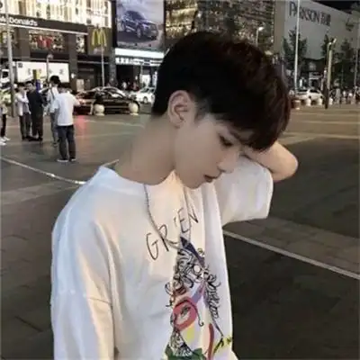 白色干净男头像简约高清头像 超酷的帅哥微信真人头像图片大全_男生