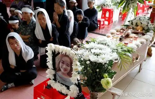 痛,越南在英国遇难19岁女孩举行葬礼,生前曾发文:欧洲是黑色的