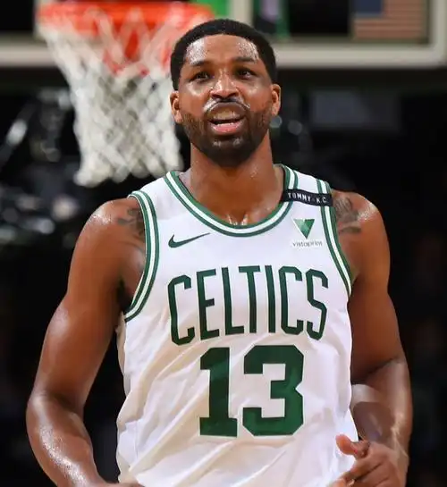 制霸内线tt汤普森爆砍19分13篮板