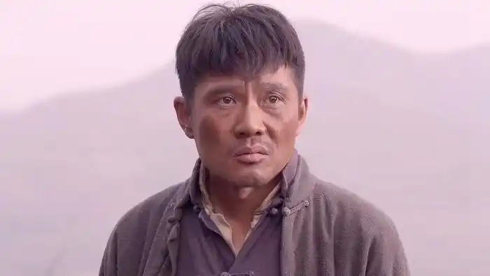 老农民两口子一个庄稼汉一个文化人俩人一唱一和的真是精彩啊