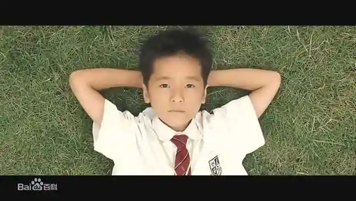 小狄最开始只是把长江七号当成自己的宠物,他很开心,单纯的开心,和