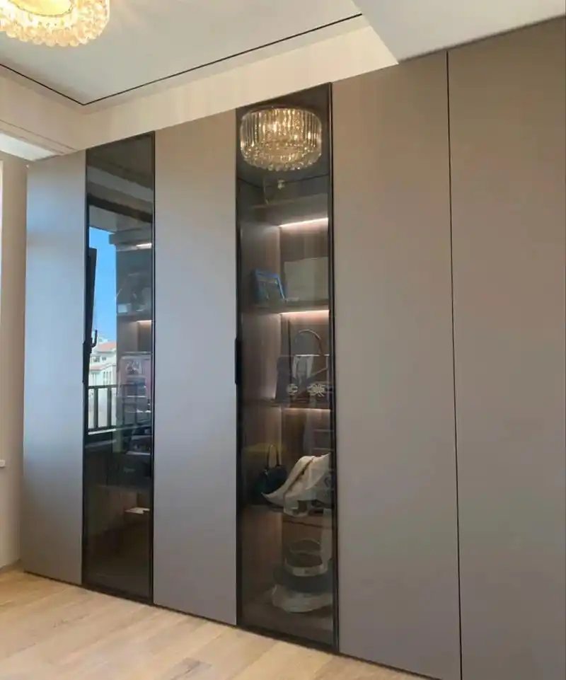 黑框灰玻极简玻璃门,公认的百搭高级小助手,不管什么柜子,有了 - 抖音