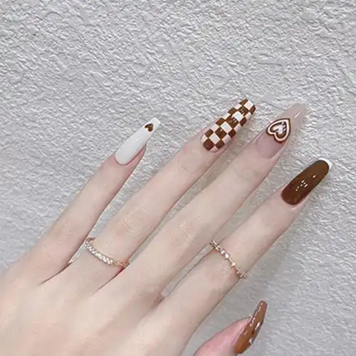 美甲长款巧克力棋盘格假指甲贴片成品拿铁拉花爱心穿戴甲甲片盒装