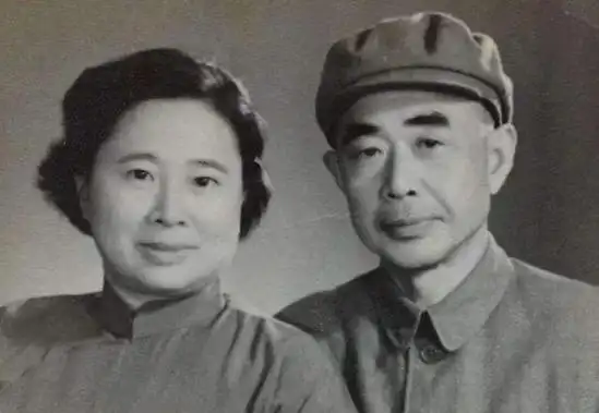 50年谢芳茹病逝,生前看着陈明仁:我死后,你能娶到肖毅就不错了