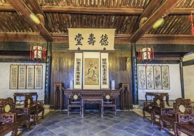 在古代社会,只有富裕家庭中的孩子,才能有雄厚的经济实力去读书.